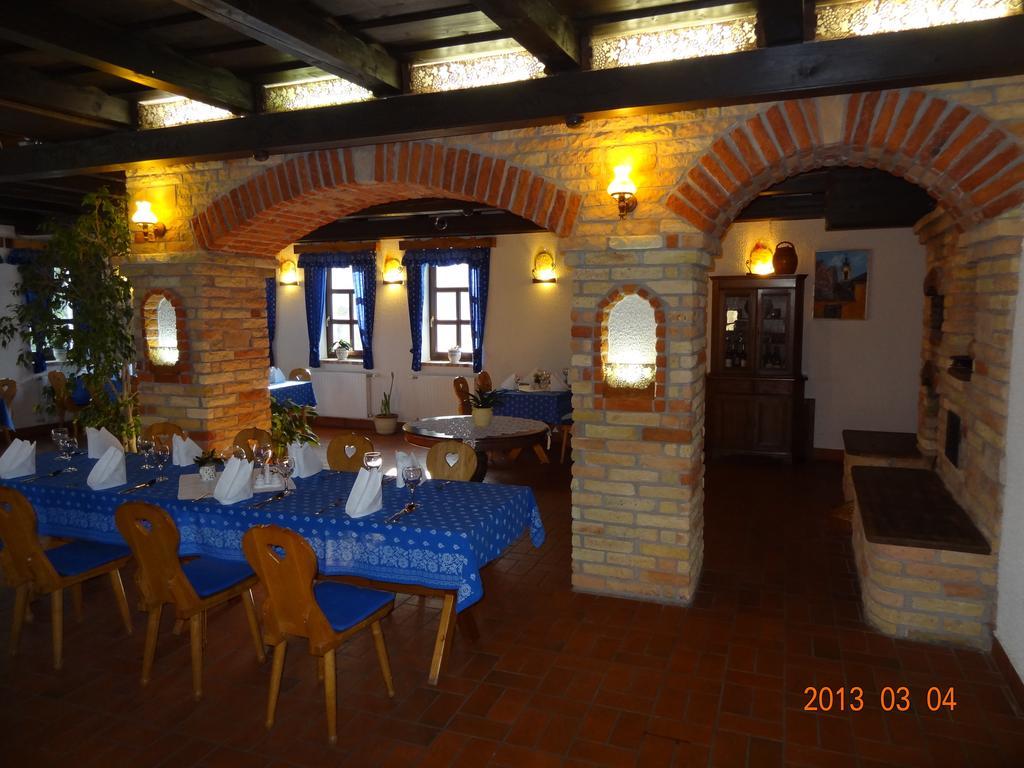 Hotel Szel Fiai Fogado Nyúl Exterior foto